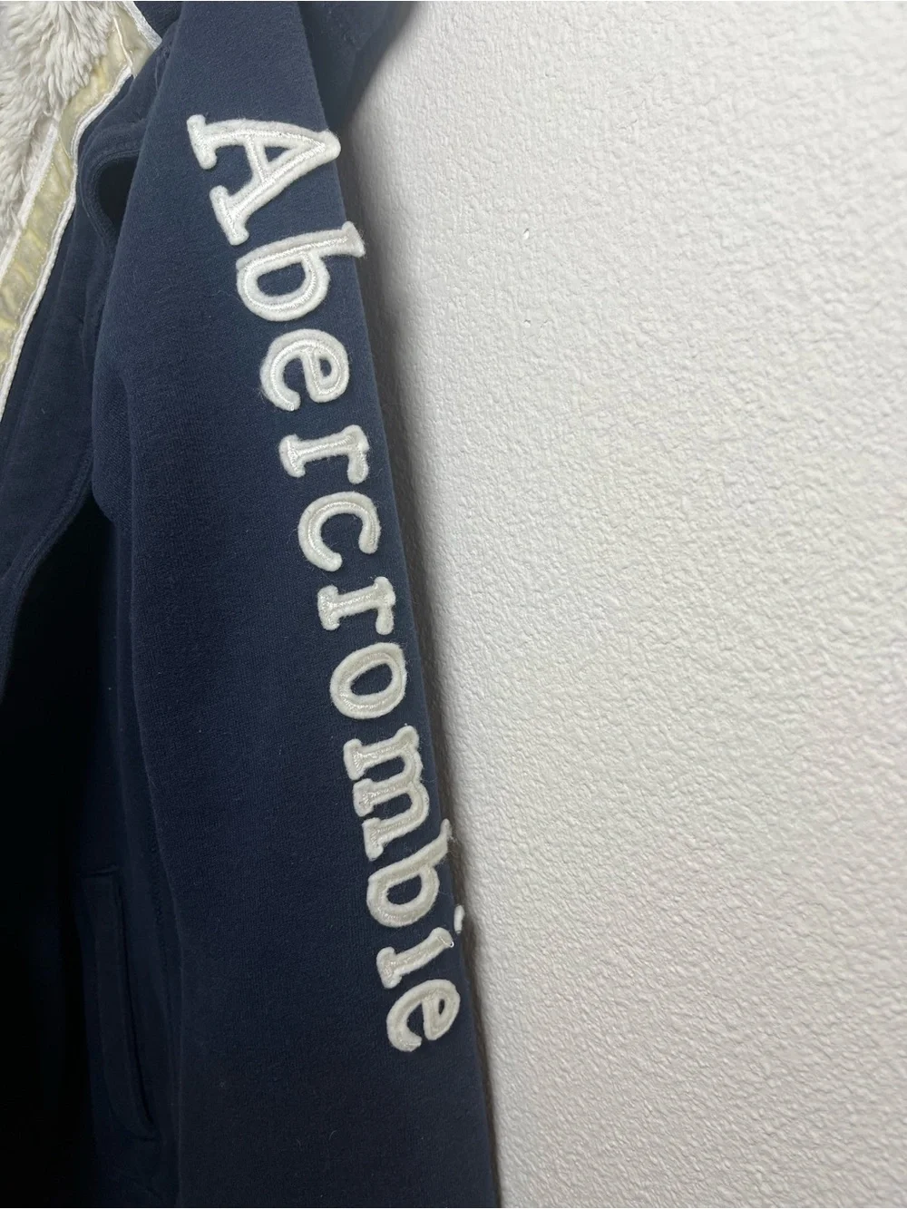 Abercrombie & Fitch Vintage Y2K Navy Hooded button up with Cream Sherpa Lining - Picture 3 of 7